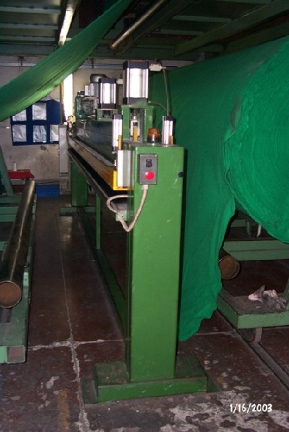 Butt welding machine for plastic foam
